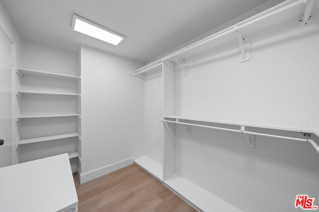 4444 Wilshire Blvd Unit: 206