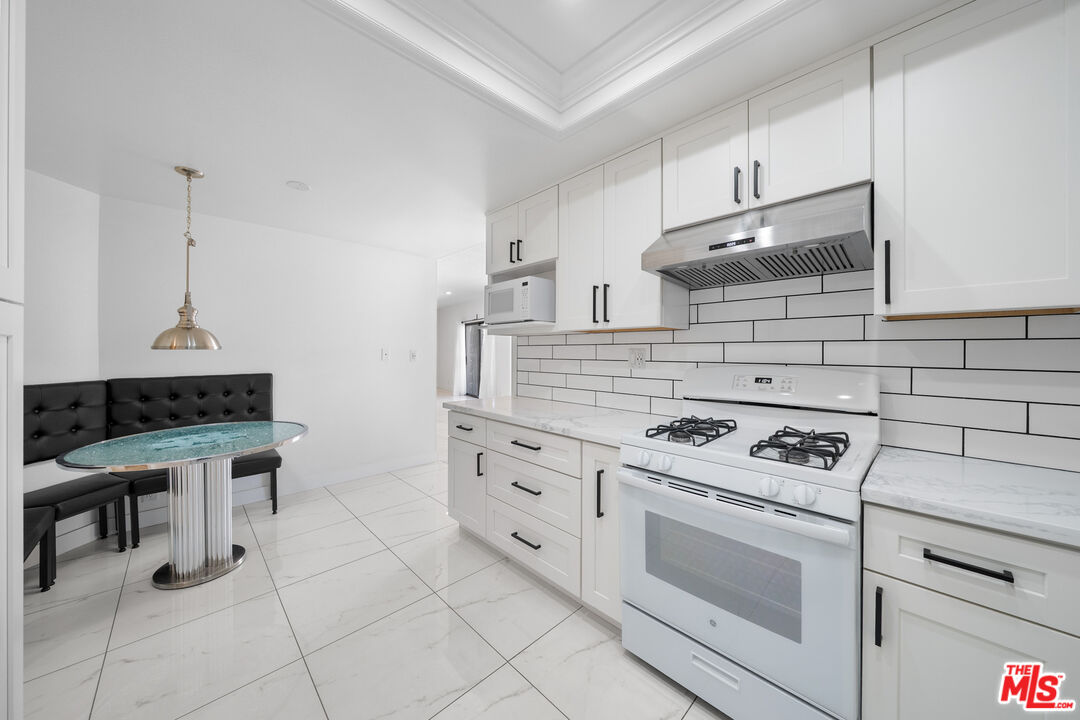 4444 Wilshire Blvd Unit: 206