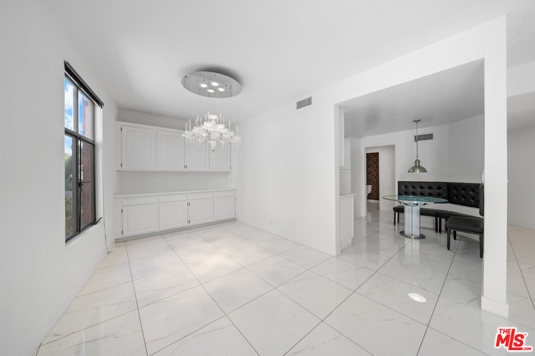 4444 Wilshire Blvd Unit: 206