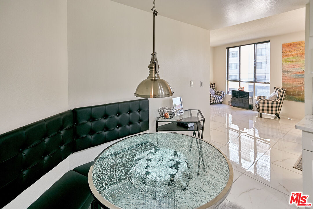 4444 Wilshire Blvd Unit: 206