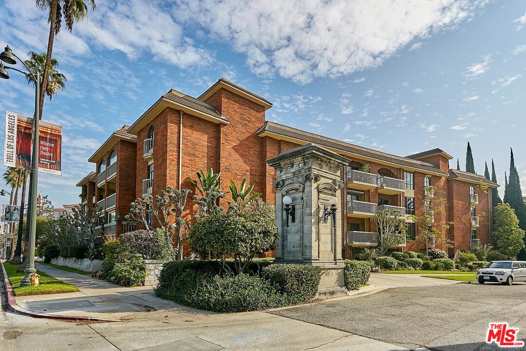 4444 Wilshire Blvd Unit: 206