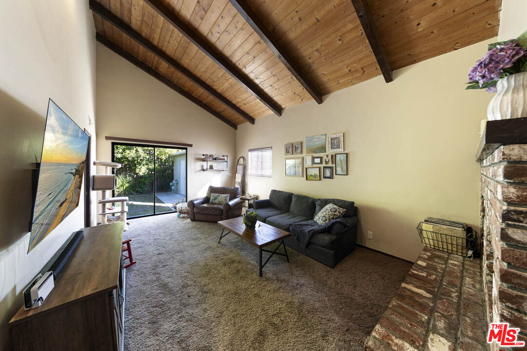 532 N San Marino Ave