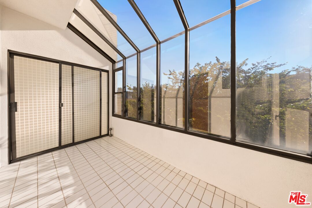 1220 Roxbury Dr Unit: 302