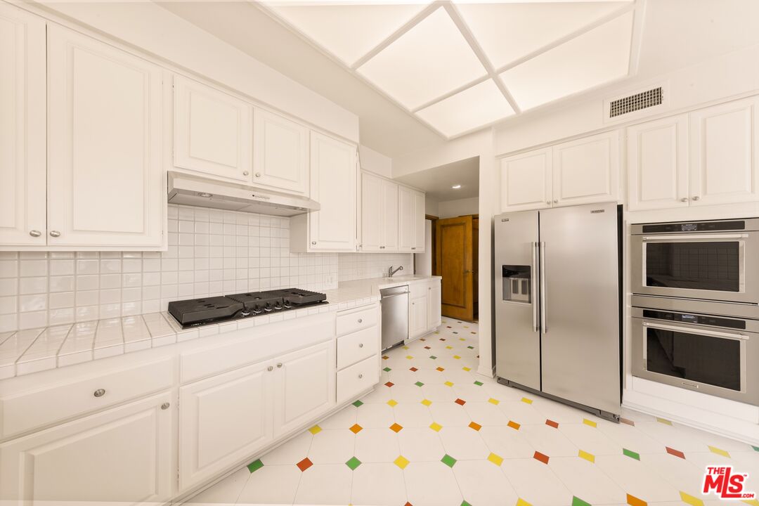 1220 Roxbury Dr Unit: 302