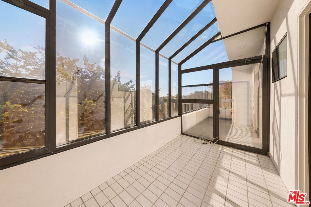 1220 Roxbury Dr Unit: 302