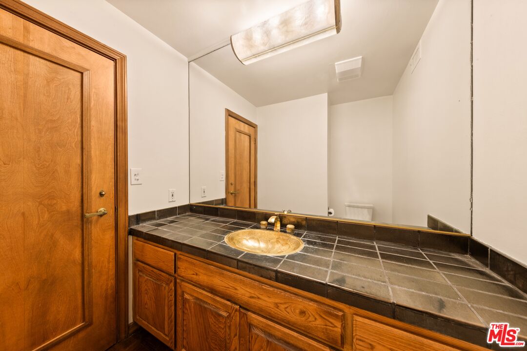 1220 Roxbury Dr Unit: 302