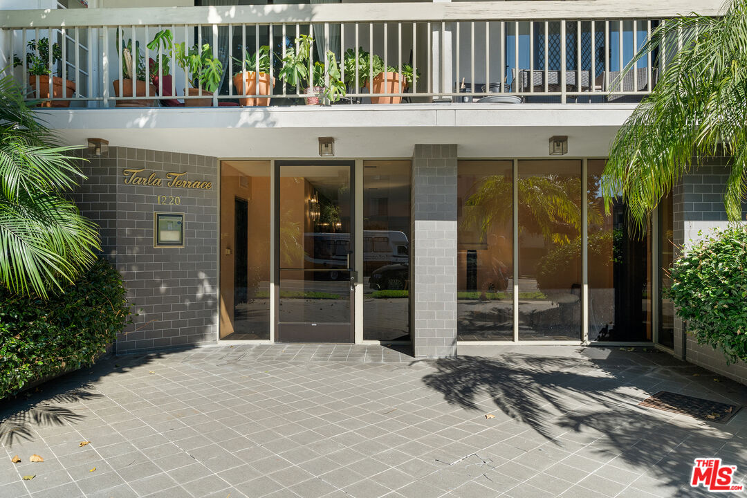 1220 Roxbury Dr Unit: 302