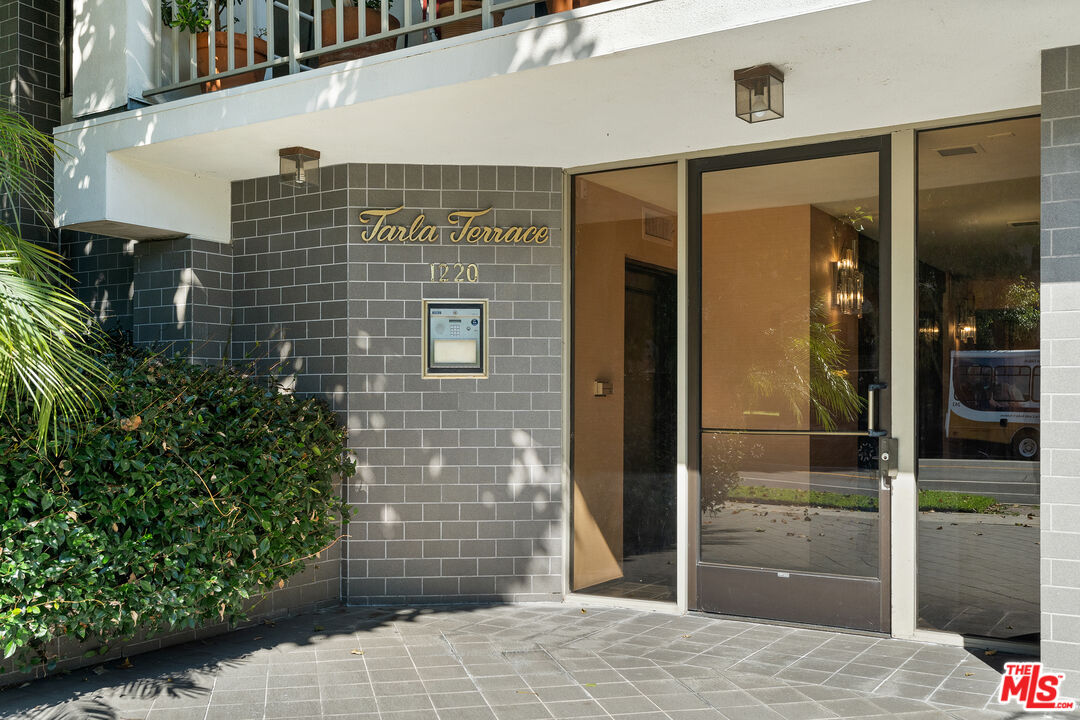 1220 Roxbury Dr Unit: 302