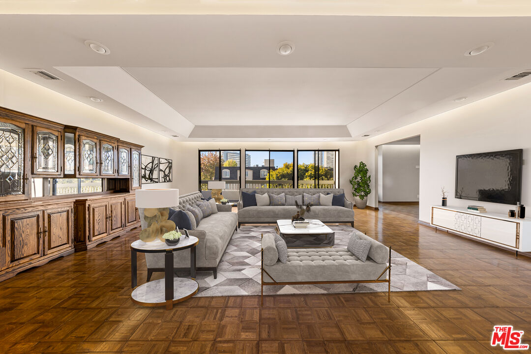 1220 Roxbury Dr Unit: 302