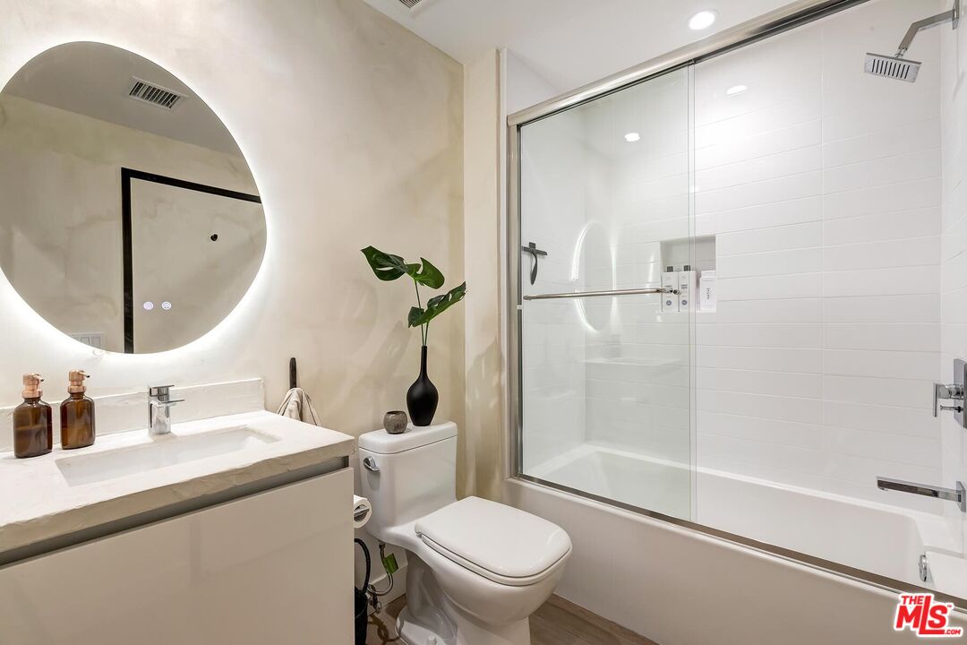 957 Figueroa Ter Unit: 321