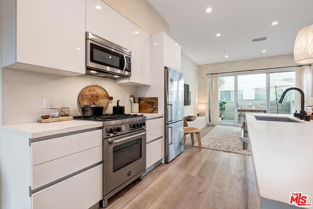 957 Figueroa Ter Unit: 321