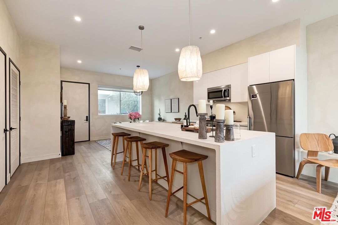 957 Figueroa Ter Unit: 321