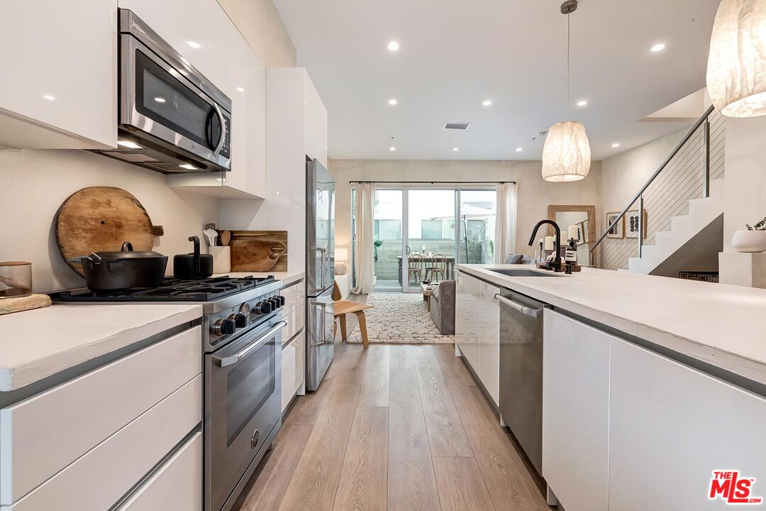 957 Figueroa Ter Unit: 321