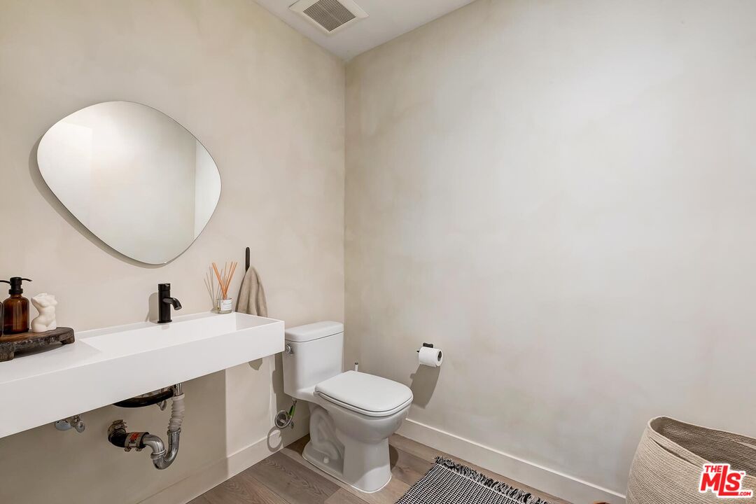 957 Figueroa Ter Unit: 321