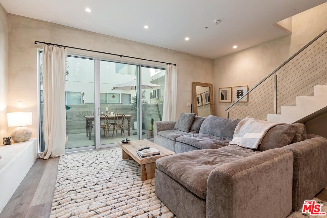 957 Figueroa Ter Unit: 321