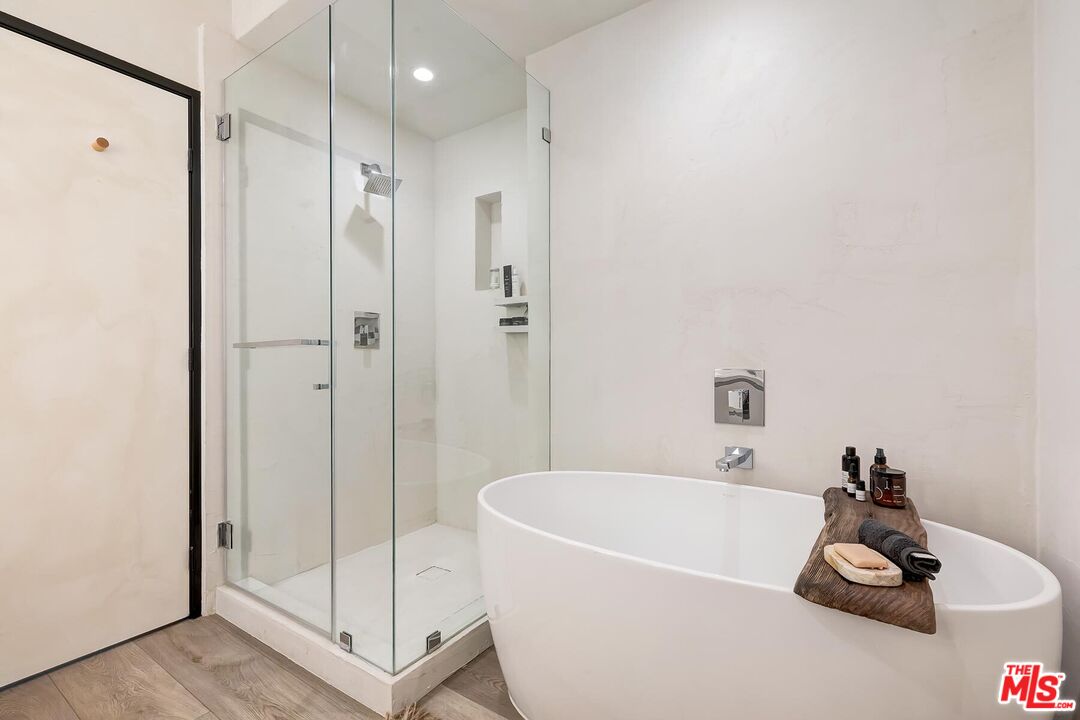 957 Figueroa Ter Unit: 321