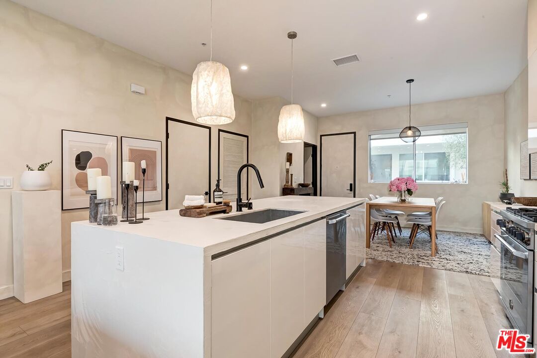 957 Figueroa Ter Unit: 321