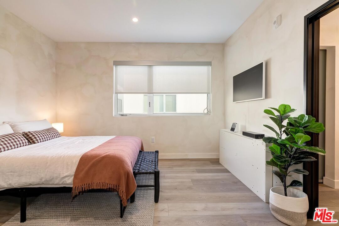 957 Figueroa Ter Unit: 321