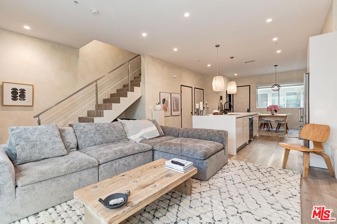 957 Figueroa Ter Unit: 321