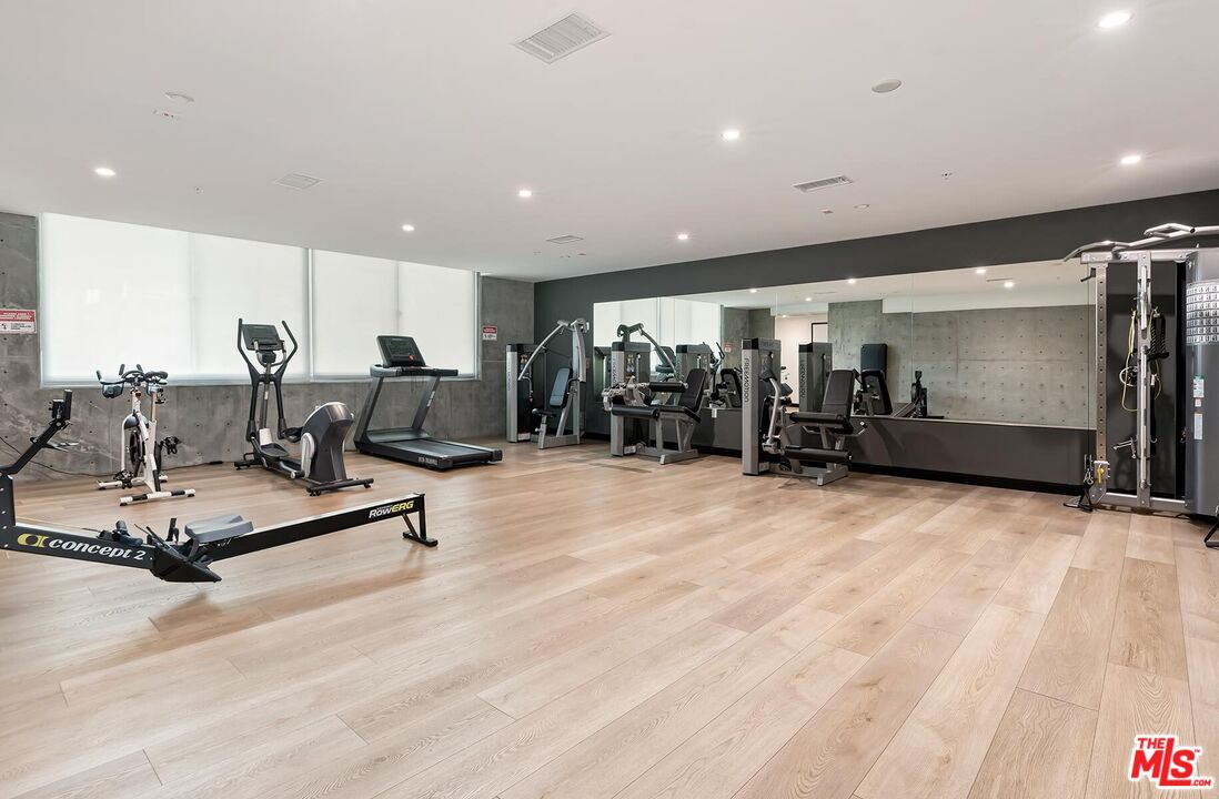 957 Figueroa Ter Unit: 321