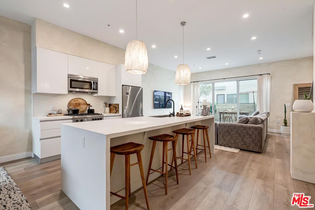 957 Figueroa Ter Unit: 321