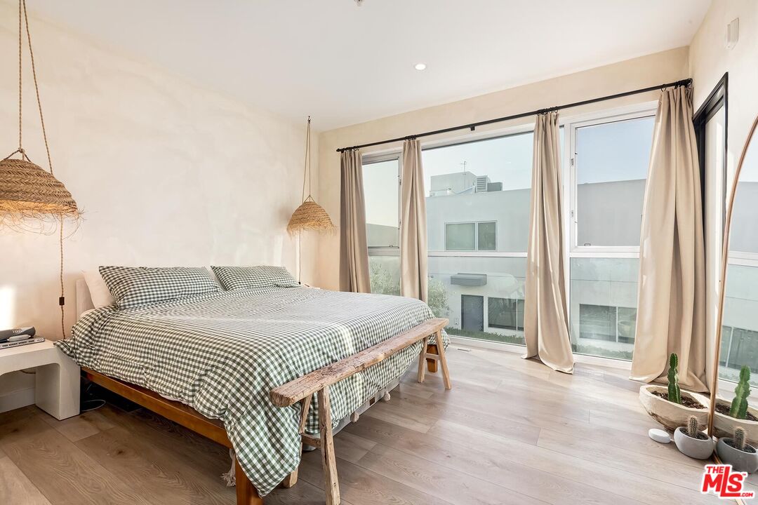 957 Figueroa Ter Unit: 321