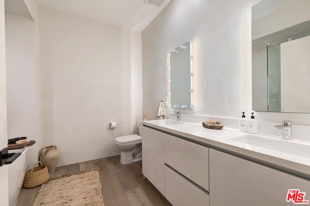 957 Figueroa Ter Unit: 321