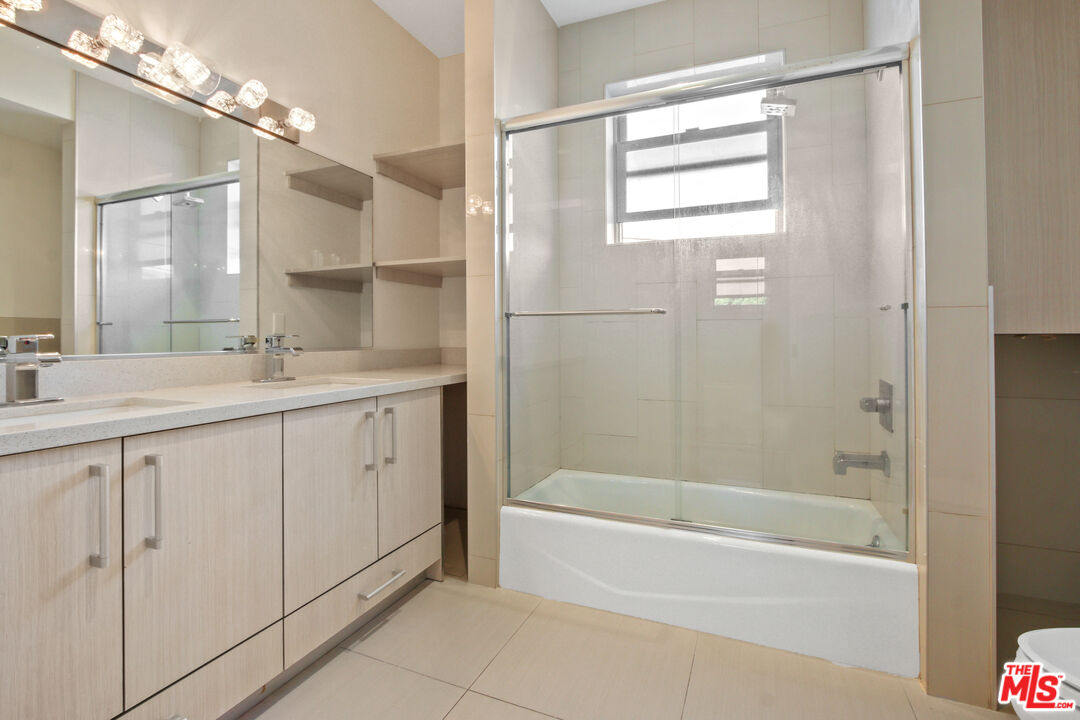 819 S Holt Ave Unit: #201