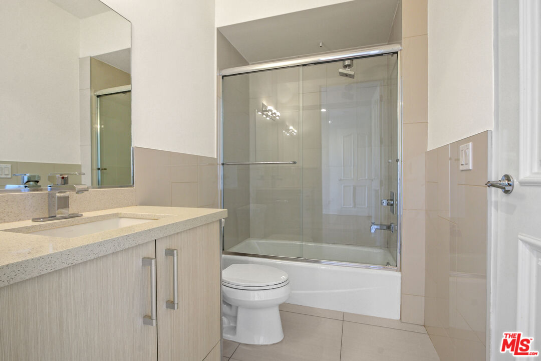 819 S Holt Ave Unit: #201