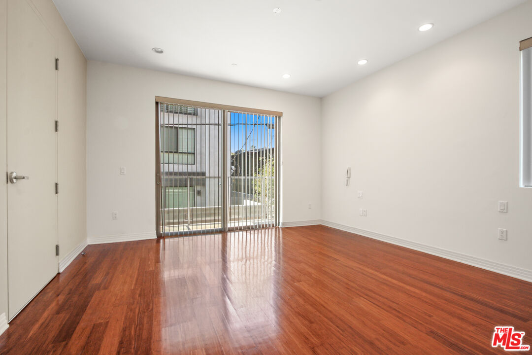 819 S Holt Ave Unit: #201