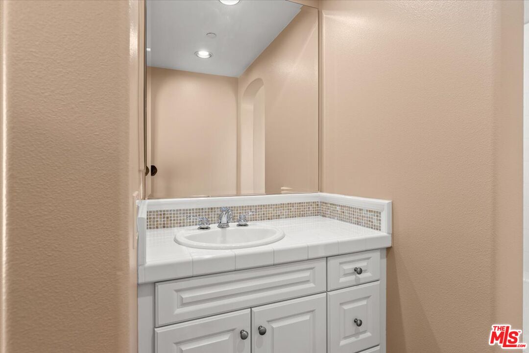 1749 Grand Ave Unit: 6