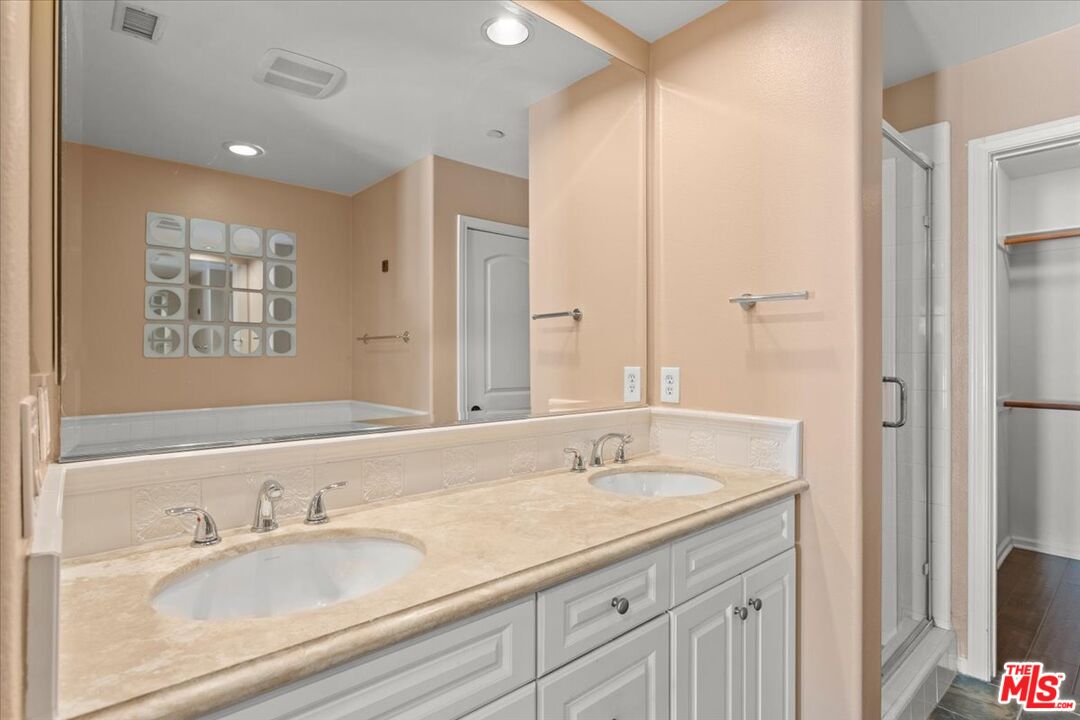 1749 Grand Ave Unit: 6