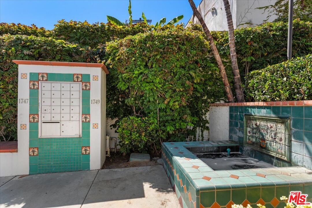 1749 Grand Ave Unit: 6