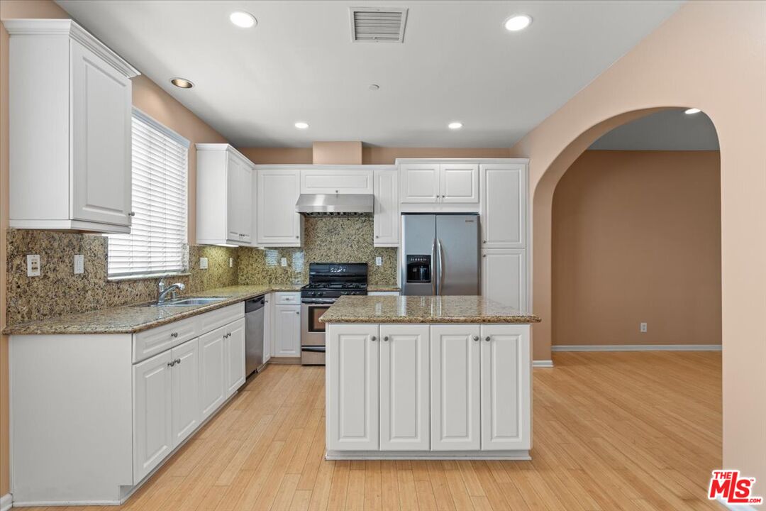 1749 Grand Ave Unit: 6