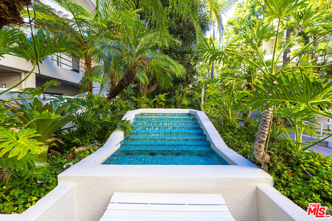 1131 Alta Loma Rd Unit: 131