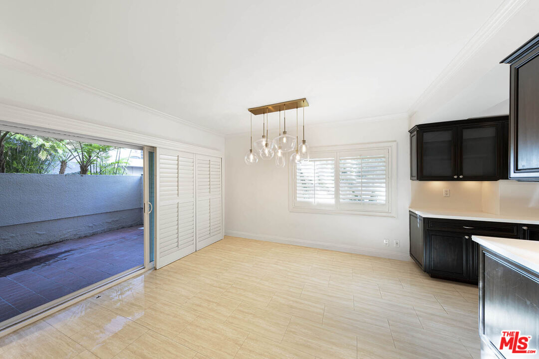 1131 Alta Loma Rd Unit: 131