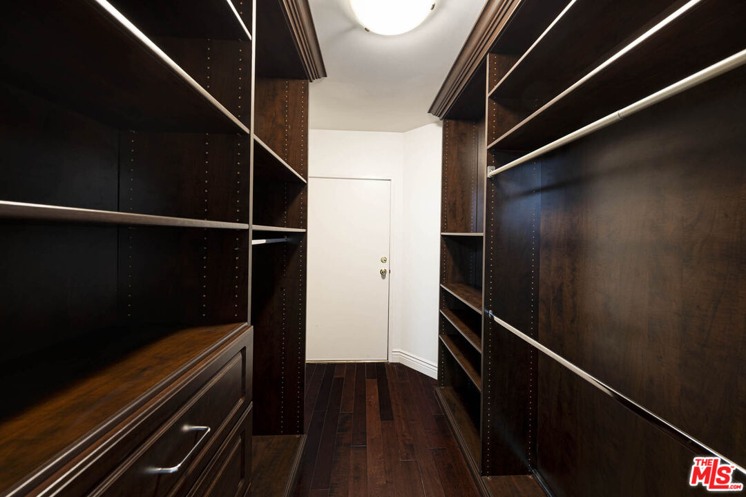 1131 Alta Loma Rd Unit: 131