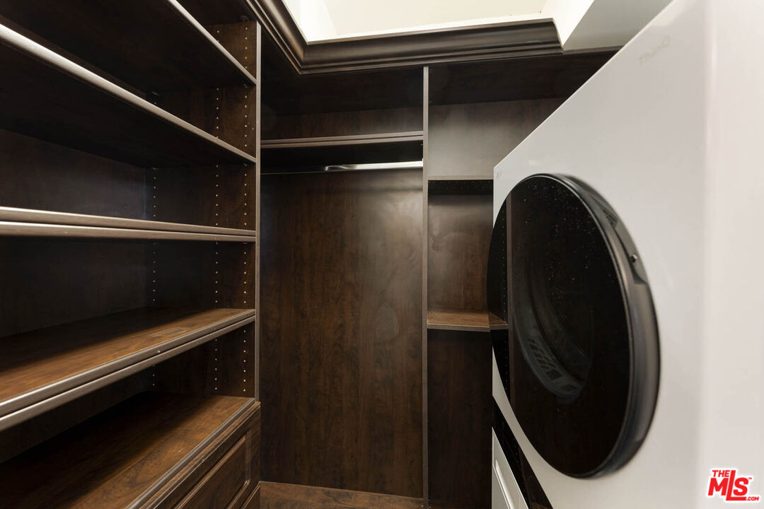 1131 Alta Loma Rd Unit: 131