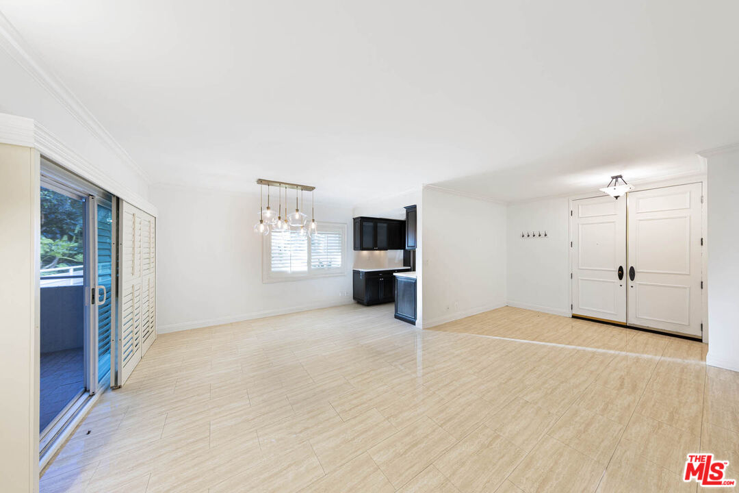 1131 Alta Loma Rd Unit: 131