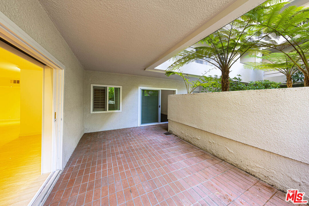 1131 Alta Loma Rd Unit: 131