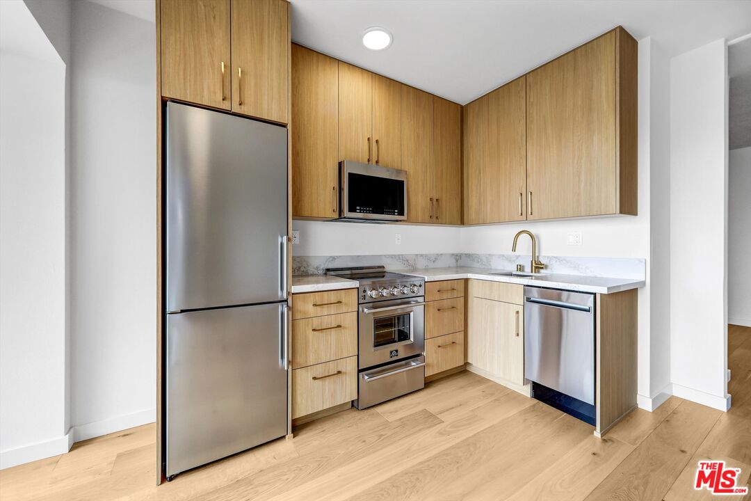 999 N Doheny Dr Unit: 306