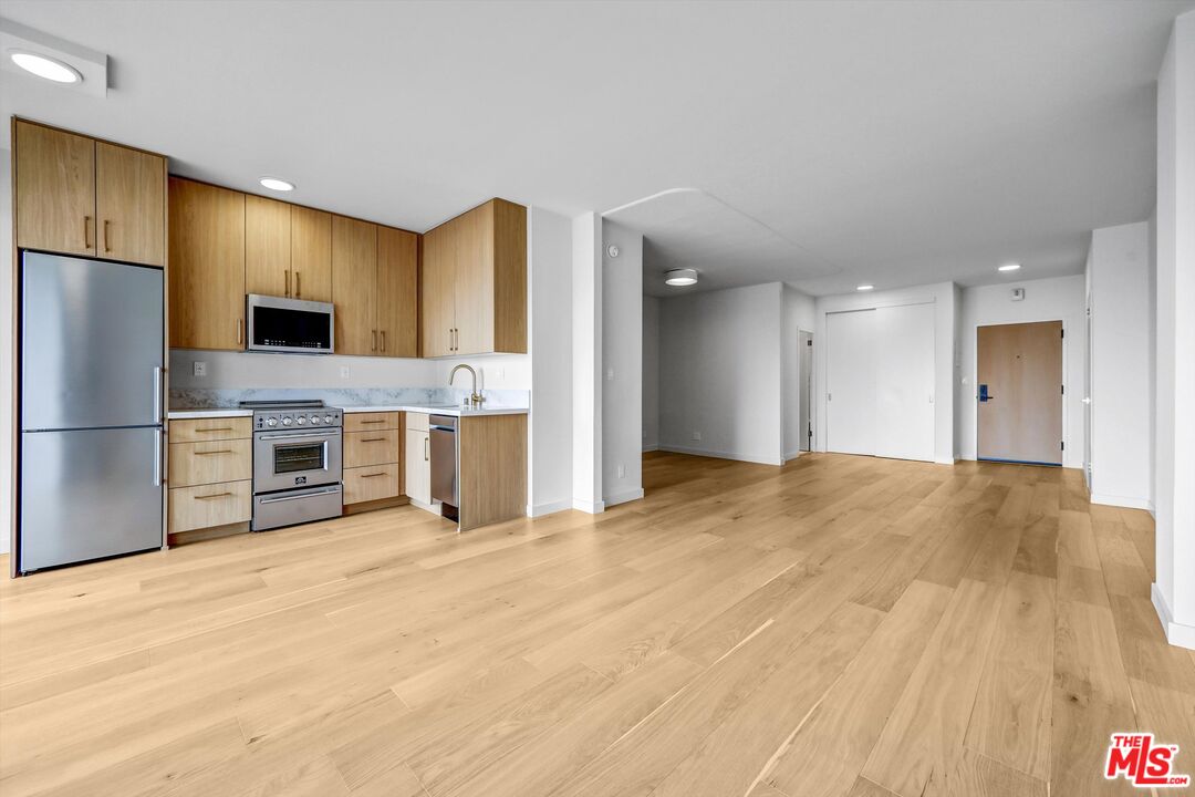 999 N Doheny Dr Unit: 306