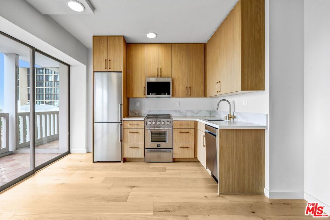 999 N Doheny Dr Unit: 306