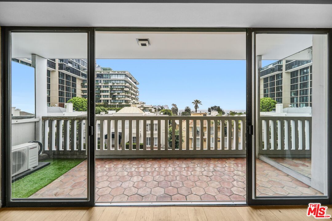 999 N Doheny Dr Unit: 306