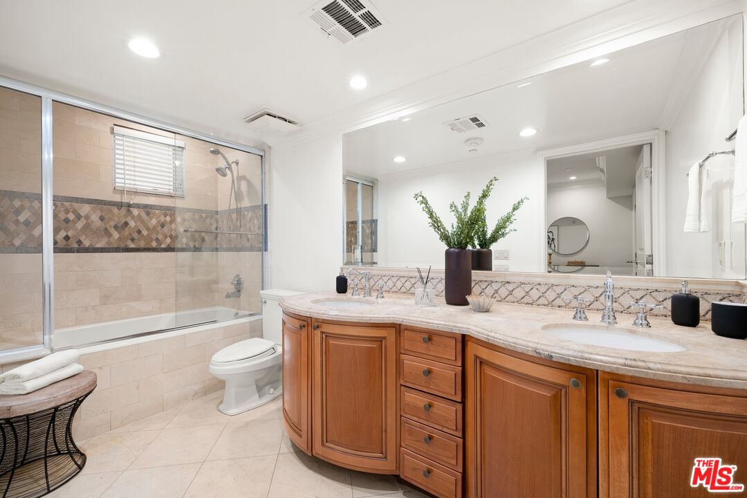 11749 Goshen Ave Unit: 102