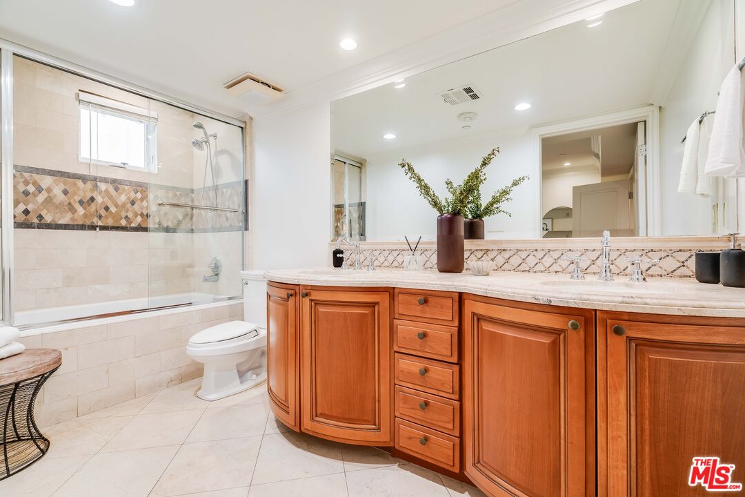 11749 Goshen Ave Unit: 102