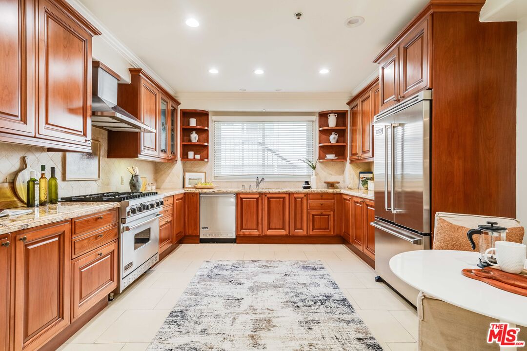 11749 Goshen Ave Unit: 102