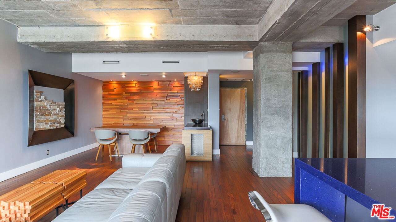 7250 Franklin Ave Unit: 1112