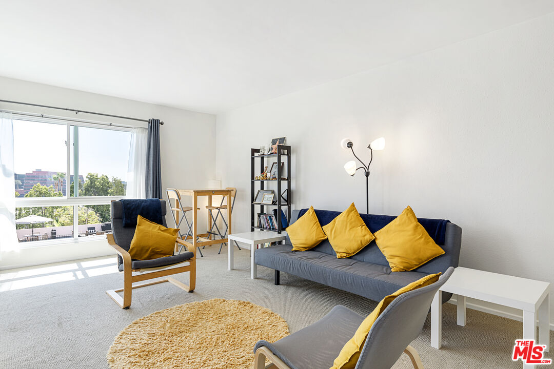 970 Palm Ave Unit: 215