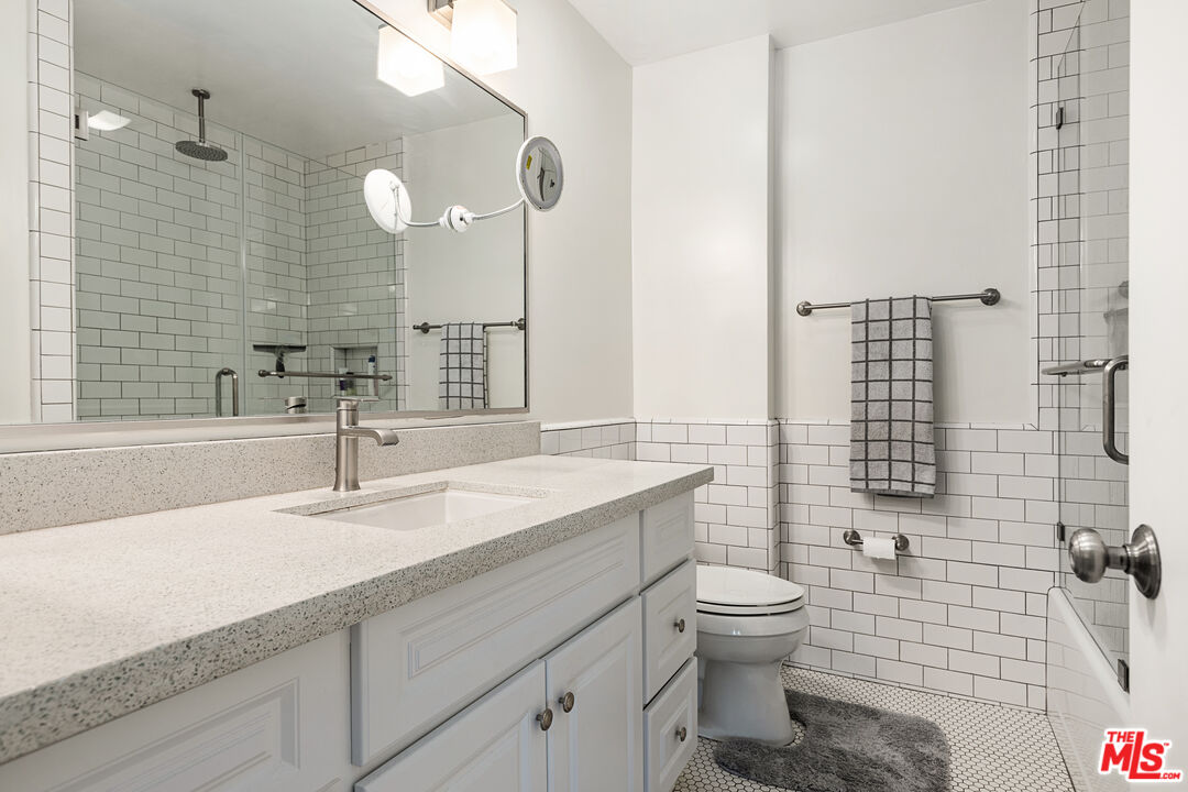 970 Palm Ave Unit: 215